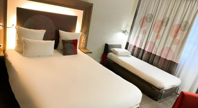 Четырёхместный номер Classic Novotel Fontainebleau Ury