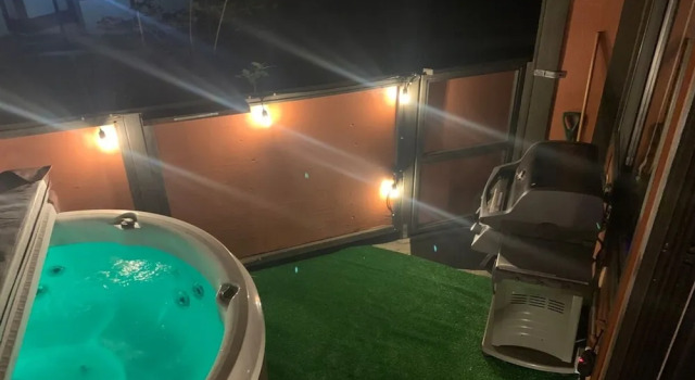 Апартаменты Steps to Lift Private Spa, BBQ, Massage Chair