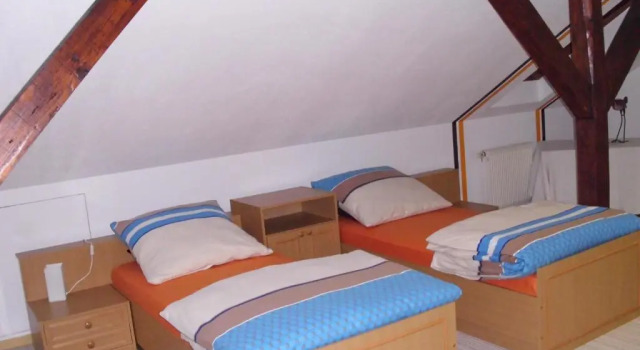 Ferienwohnung Am Dorfplatz, Book Apartment Hotels in Garz with Parking, Parking