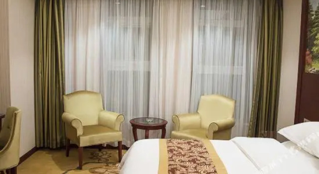 Vienna Hotel (Zaozhuang Xuecheng Distrct High-speed Railway Station), Prenota Hotel Hotel a Shandong con parcheggio, Parcheggio