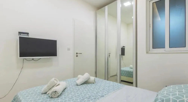 Seafront Designer Bliss in Central St Julian's, Prenota Appartamento Appartamenti a Malta, Appartamento