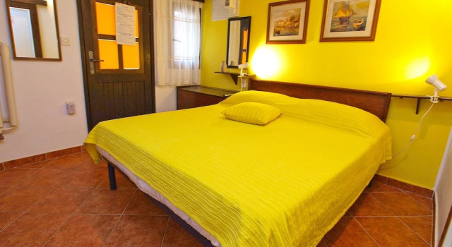 Apartment 875