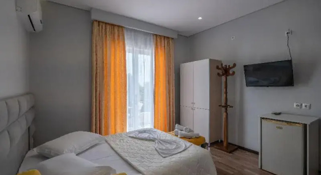 Standardowy dwuosobowy pokój 1 sypialnia i balkonem i z częściowym widokiem na morze Sunkised Hotel