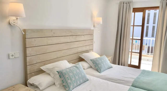 Appartamento familiare 2 camere con balcone e con vista sulla piscina Apartaments Sa Torre by SUREDA MAS