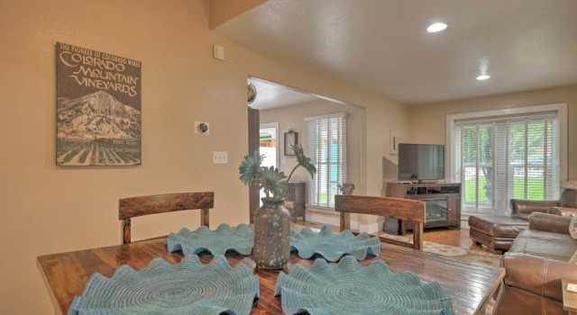 Creekside Home w/ Patio, Walk to Manitou Incline!, Забронировать Отель Отели Маниту-Спрингса 3 звезды, 3*