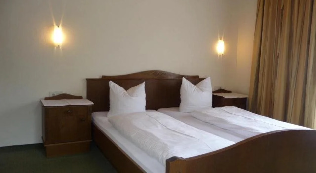 Pension Panorama Warth, Rezerwuj Hotel Hotele w Lechtal z parkingiem, Parking