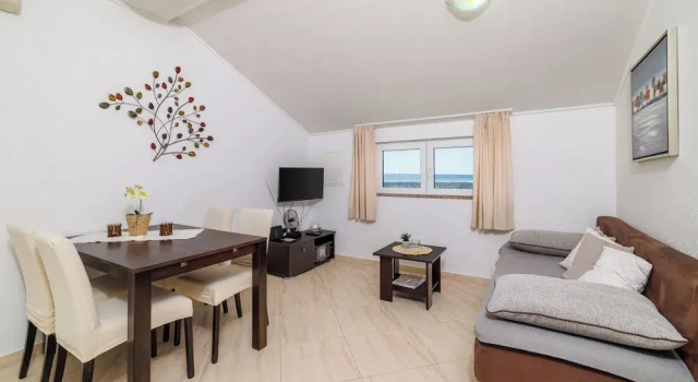 House Ljerka, Prenota Casa vacanze Hotel a Isole Quarnerine con parcheggio, Parcheggio
