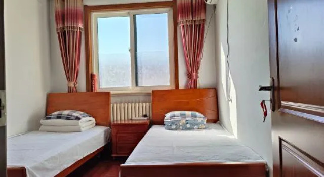 Люкс с 3 комнатами с видом на море Yijia B&B (Qingdao Jinshatan Branch)