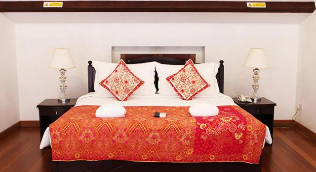 Люкс Heeren Straits Hotel