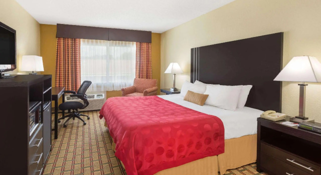 Двухместный номер Standard Ramada by Wyndham Asheville Southeast