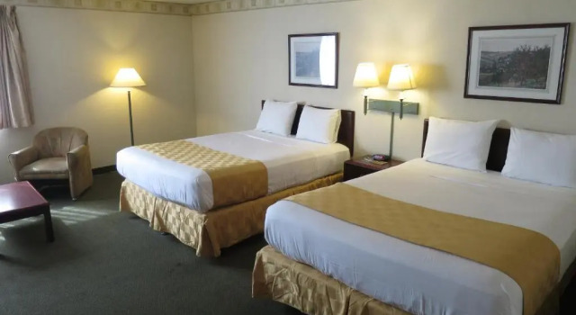 Четырёхместный номер Standard Country Inn Ontario