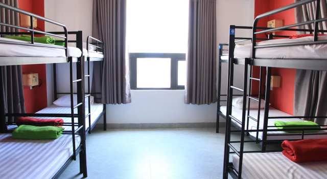 Кровать в общем номере Bondi Backpackers Nhatrang