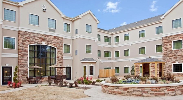 Кровать в общем номере Staybridge Suites Tyler University Area by IHG