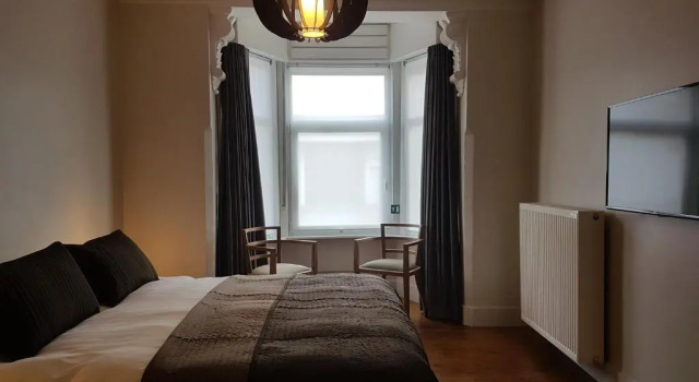 Полулюкс B&B Charles Cabour