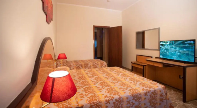 Трёхместный номер Standard H&L Hotel