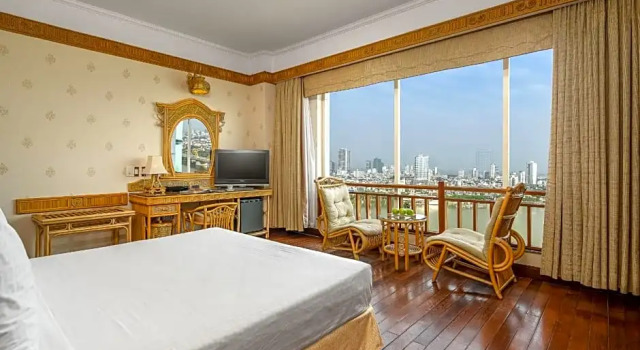 Двухместный номер Deluxe с балконом и с видом на реку Green Plaza Hotel