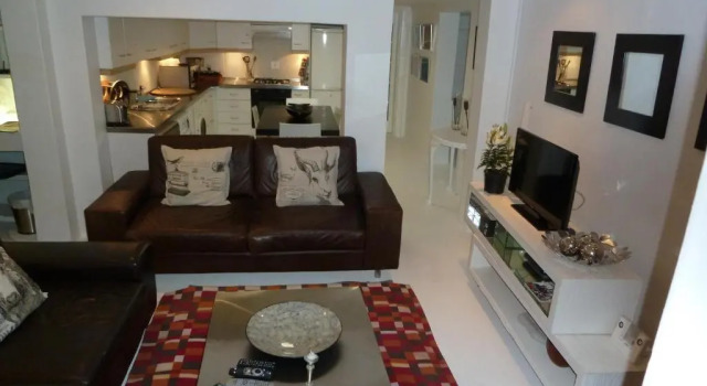 Апартаменты 4 on Highworth Apartments and Studios