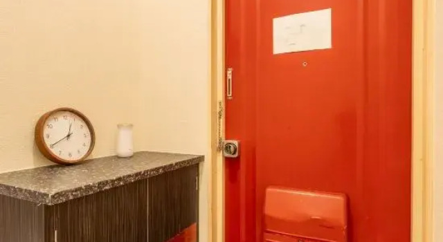 Near Matsuyamachi Station! 3-minute walk/2 single beds/Friends and couples, Забронировать Отель Отели Осаки с парковкой, рядом с Намба, Парковка