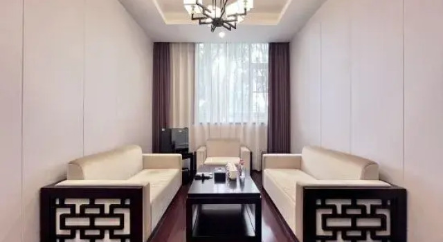 Люкс с видом на сад Rongyuan Hotel