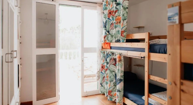 Кровать в общем номере (женский номер) с видом на море Endless Summer Hostel