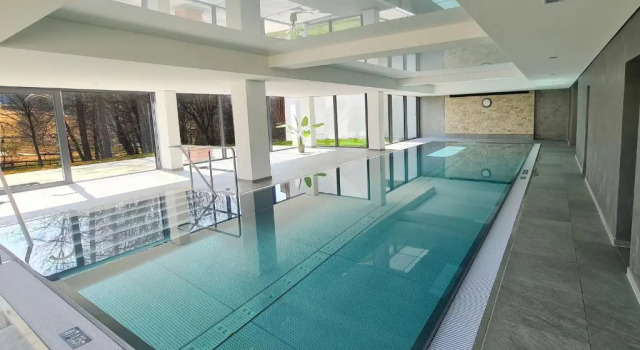 Kurhotel Schluchsee App 1511 - Schwarzwaldhirsch -mit Indoorpool Schluchsee, Забронировать Отель Отели Шлухзе с парковкой, рядом с Förderband Schluchsee, Парковка