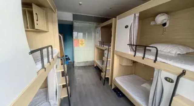 Капсула Deluxe Junyuanmeng  Express Hotel