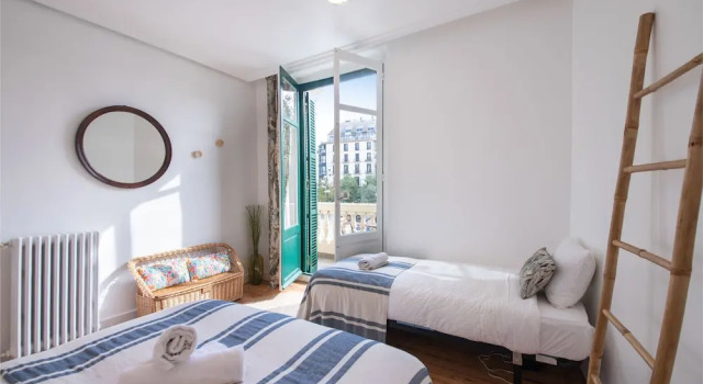 Трёхместный номер с балконом Belle Époque Self-check-in Guesthouse