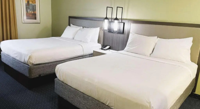 Четырёхместный номер Standard Park Inn by Radisson Albany