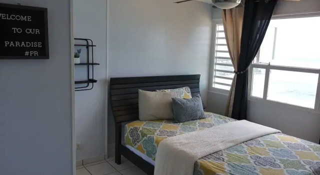 Breezy Beachfront apt. View of Paradise