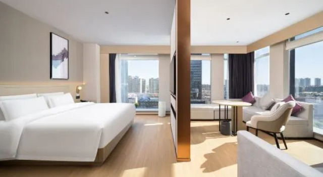 Люкс Deluxe Lavande Hotel (Yantai Jinshatan Seaside Bathing Beach Branch Store)