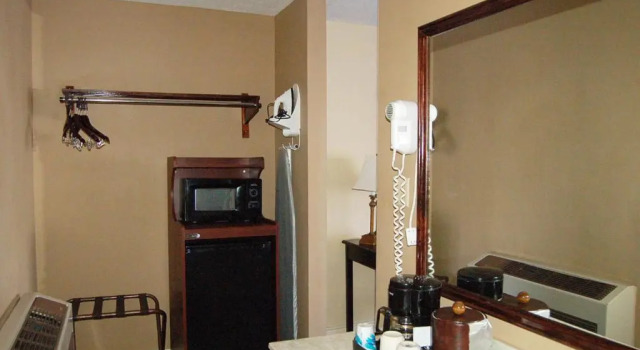 Номер Standard Golden Manor Inn & Suites