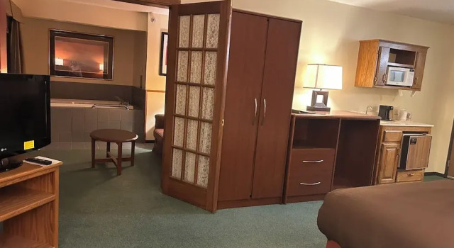 Люкс Deluxe c 1 комнатой Northwoods Inn & Suites - Blackduck
