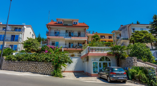 Apartment Colorful - modern Apartments: A2 ljubicasti Crikvenica, Riviera Crikvenica