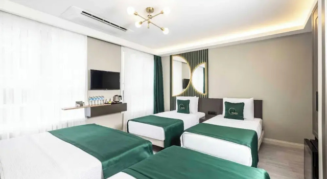 Четырёхместный номер Comfort Цокольный этаж с видом на город Sistina Old City Hotel