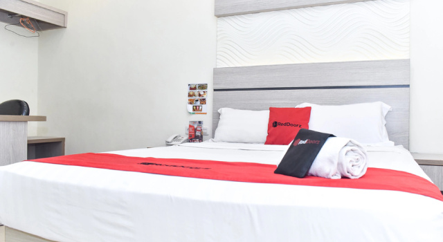 Номер Standard Reddoorz Plus near Makassar Town Square