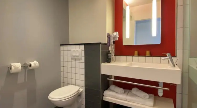 Четырёхместный семейный люкс ibis Styles Flers