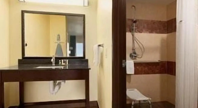 Двухместный номер Standard Super 8 by Wyndham Cotulla TX