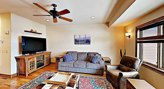 New Listing! Huge Townhome W/ Private Garage 4 Bedroom Townhouse