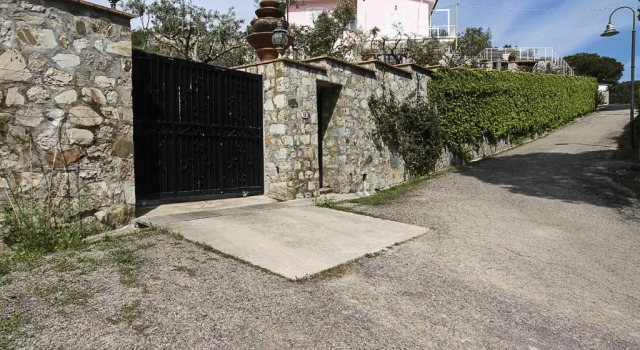 Villa Il Roseto Redinoce, Rezervovat Vila Hotely v Elba s parkováním, Parkování