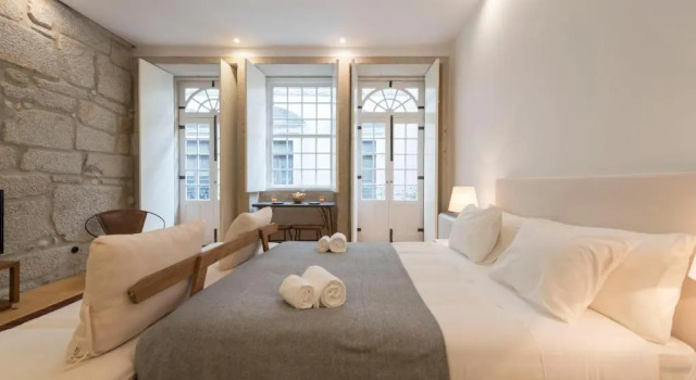 LovelyStay - Rico's Apartment - Almada 1ºF, Забронировать Апартаменты/квартира Cedofeita / Santo Ildefonso / Se / Miragaia / Sao Nicolau e Vitoria Порту, рядом с Lapa Metro Station