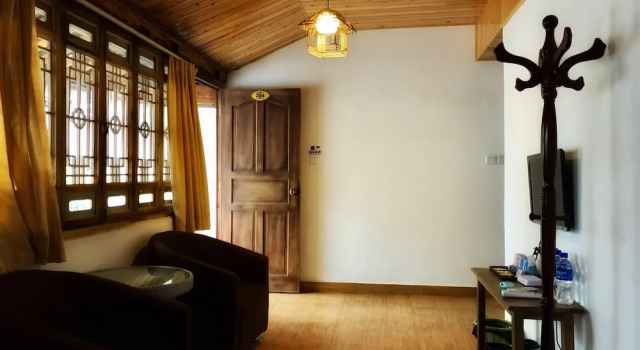 Tourist Courtyard Hotel, Book Hotel Dali Yunnan
