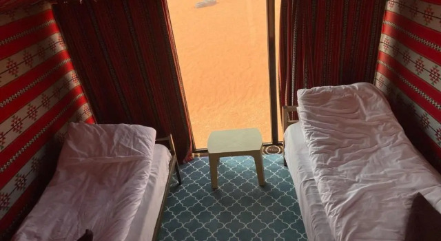 Кровать в общем номере Wadi Rum Starlight Camp