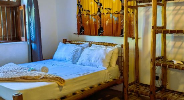 Апартаменты Kay's Place Train House Jambo