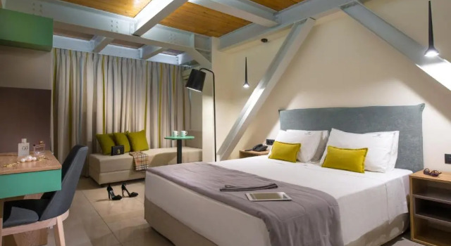 Трёхместный номер Standard с балконом Infinity City Boutique Hotel