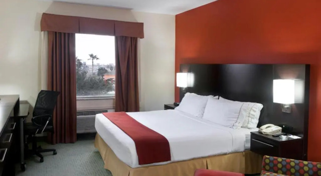 Номер Standard Holiday Inn Express Hotel and Suites Brownsville by IHG