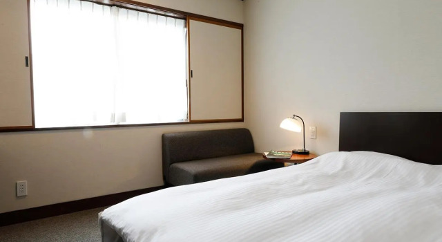 Einzel Zimmer Ryokan Asukasou at the entrancne of Nara park