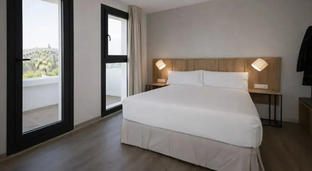 Двухместный номер Deluxe с балконом Petit Palace Vargas
