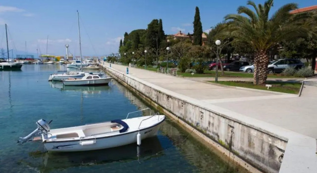 Apartmani Cvelic, Prenota Hotel Hotel a Isole Quarnerine con parcheggio, Parcheggio