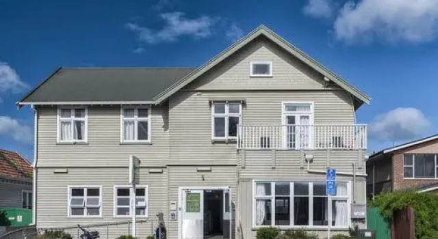 Кровать в общем номере (мужской номер) Haka House Christchurch