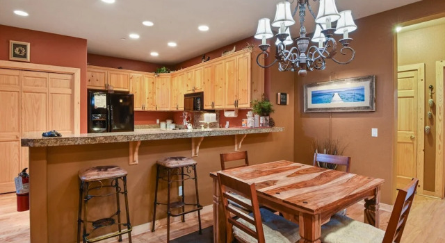 Номер Standard Crystal Charm Amazing 3 BDR Condo Close to Beaches, Casinos, & Skiing!